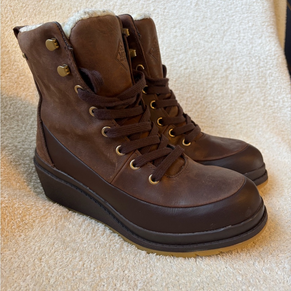 NEW Muck Boot Company Women’s Liberty Wedge Supreme Outdoor Leather Size 5.5